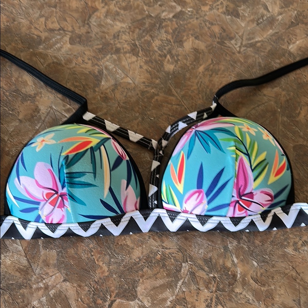 Floral Bottom Cup Push-Up Bikini Top In A Vibrant Tropical Vibe